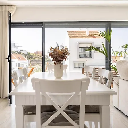 Beach, Ocean View & Bright House Villa Ericeira